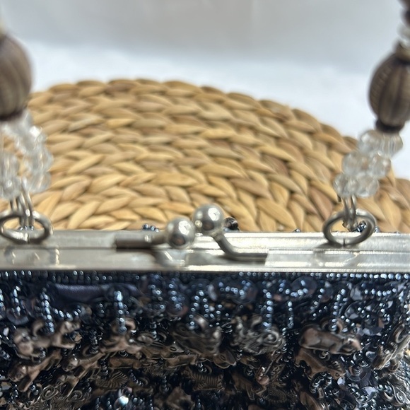 So Unique Beaded and Sequin Animal Charms Beaded Strap Wristlet Crossbody Purse - Picture 4 of 9